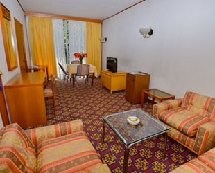 Twin Rooms (First Floor)